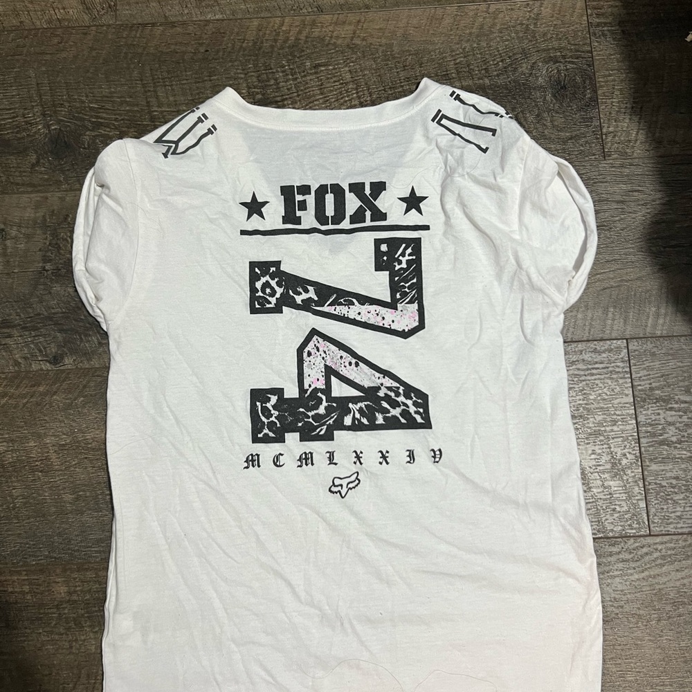 Multiple Women’s fox shirts - Picture 7 of 8
